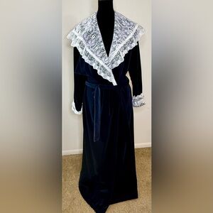 Vintage 80’s apostrophe full length velour robe pockets lace collar medium